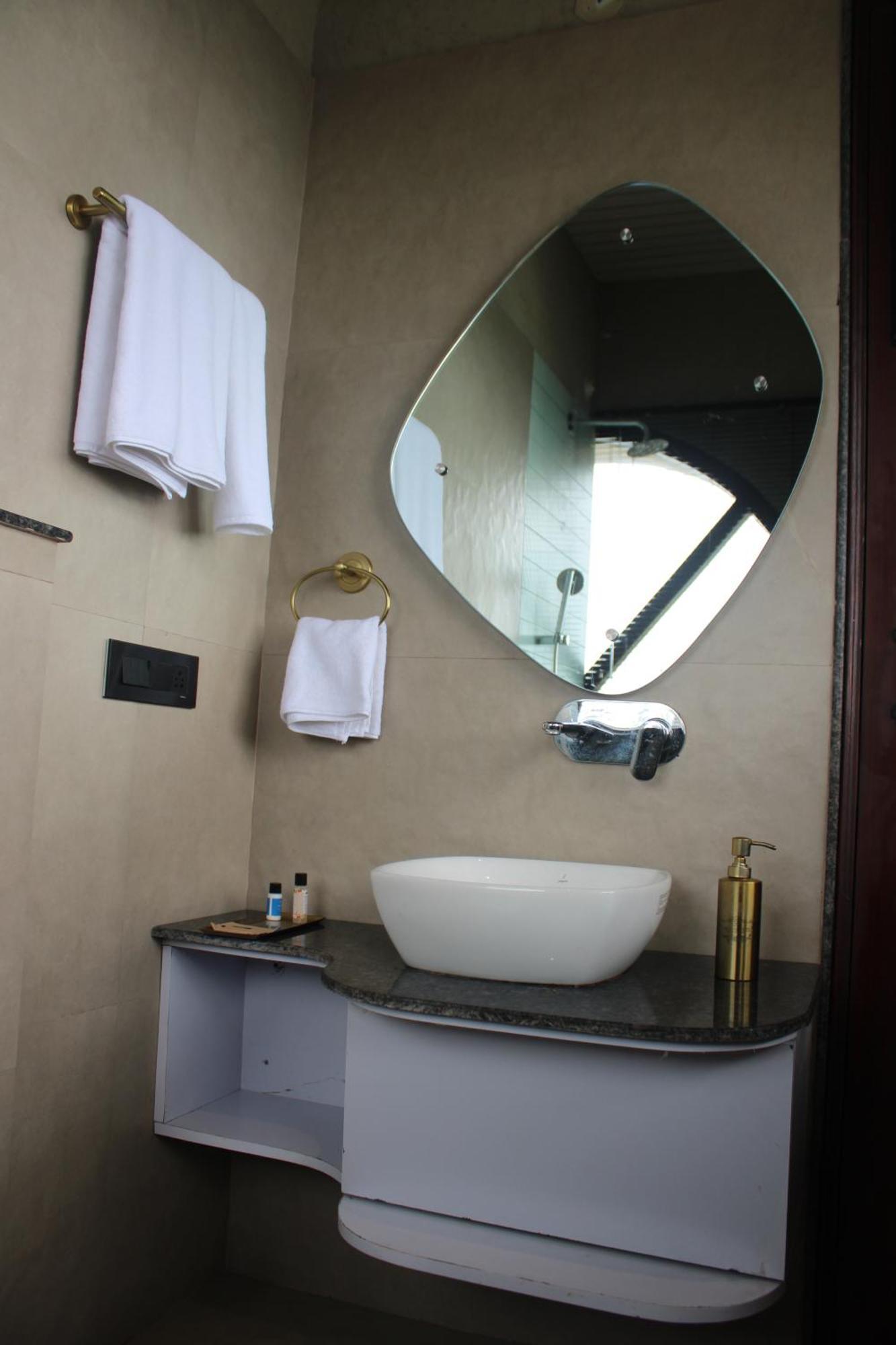 Himalayan Hobbit House Hotel Almora Luaran gambar